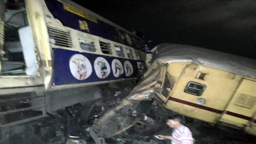 At least 6 dead, 25 injured after train derails in Vizianagaram, AP