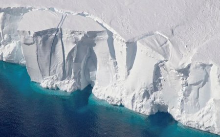 A23a: World's biggest iceberg on the move after 30 years
