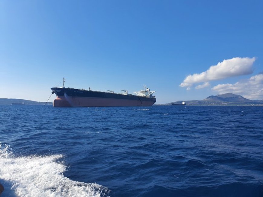 Iran navy says it seized oil tanker off Oman