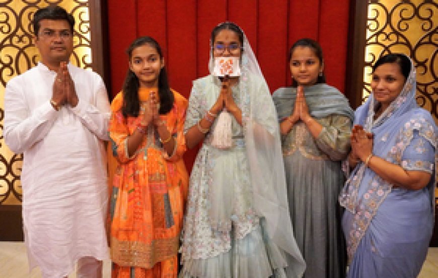 Jeweller's rich daugter,19, to transform into Jain nun in Hyderabad