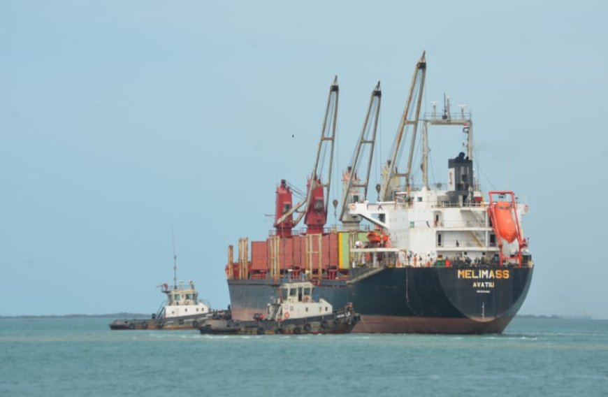 Yemen's Houthis hit US-owned container ship, no injuries - US Centcom