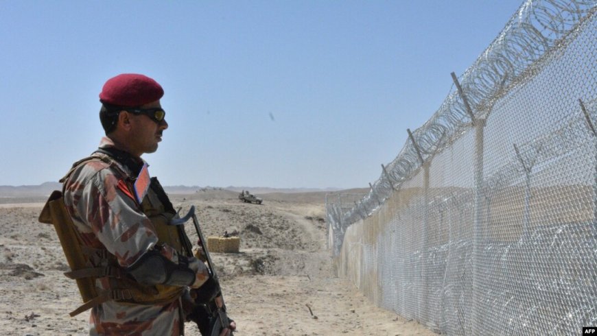 Iranian guards clash with terrorists at Pakistan border