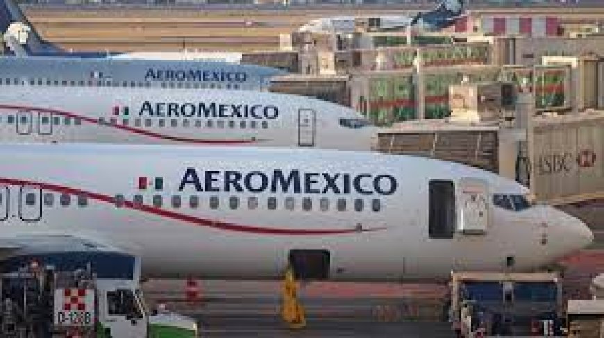 Passenger opens aircraft emergency door, walks on wing at Mexico airport