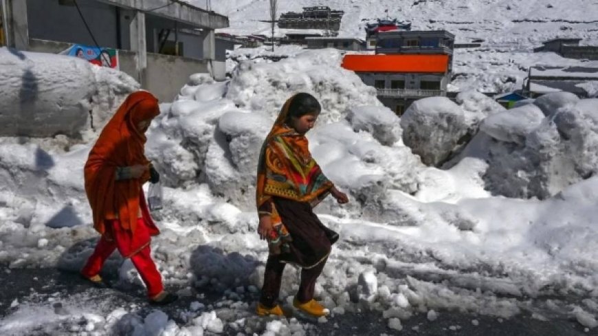 At least 35 die in surprise snowfall and heavy rains in Pakistan