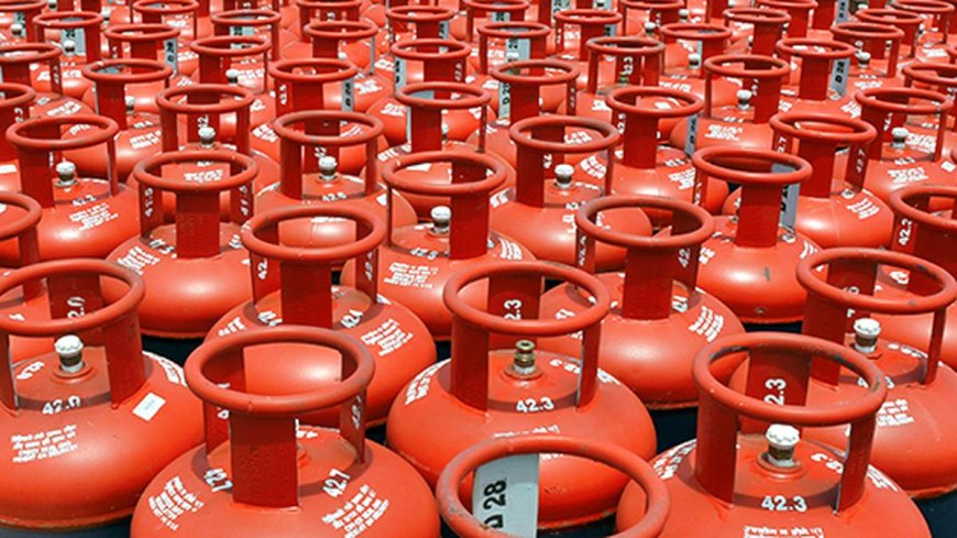 Cabinet extends ₹300 cooking gas subsidy for another year