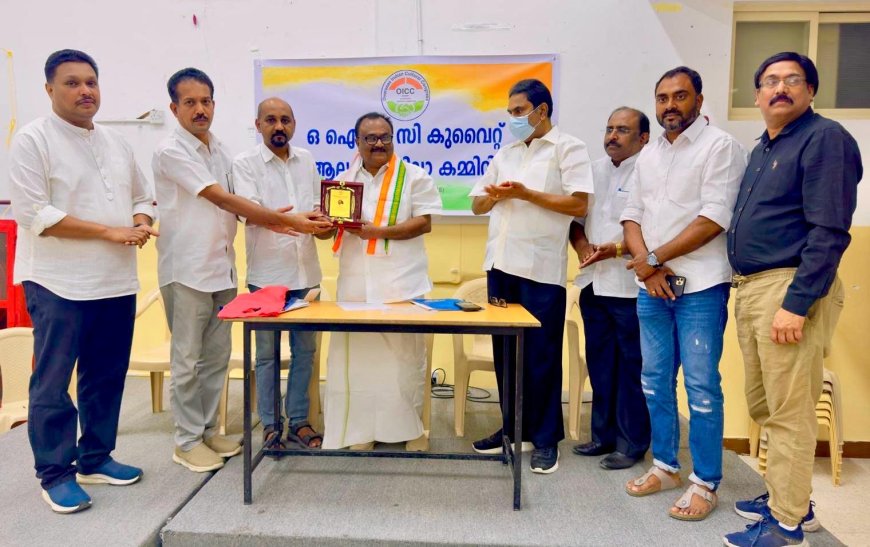 സംസ്കാര സാഹിതി ജില്ലാ ചെയർമാൻ എ. കബീറിന് ഒഐസിസി കുവൈറ്റ് ആലപ്പുഴ ജില്ലാ കമ്മിറ്റി സ്വീകരണം നൽകി