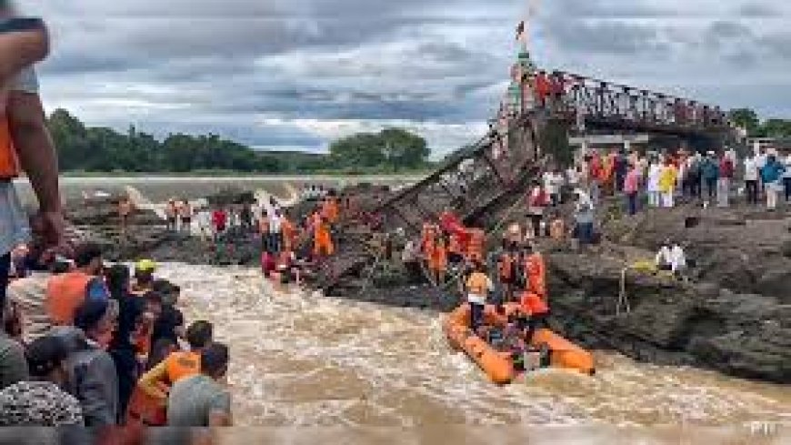 പൂനെയിൽ പാലം തകർന്ന് 6 മരണം; മുപ്പതോളം ടൂറിസ്റ്റുകൾ പുഴയിലെ ഒഴുക്കിൽ പെട്ടതായി സംശയം