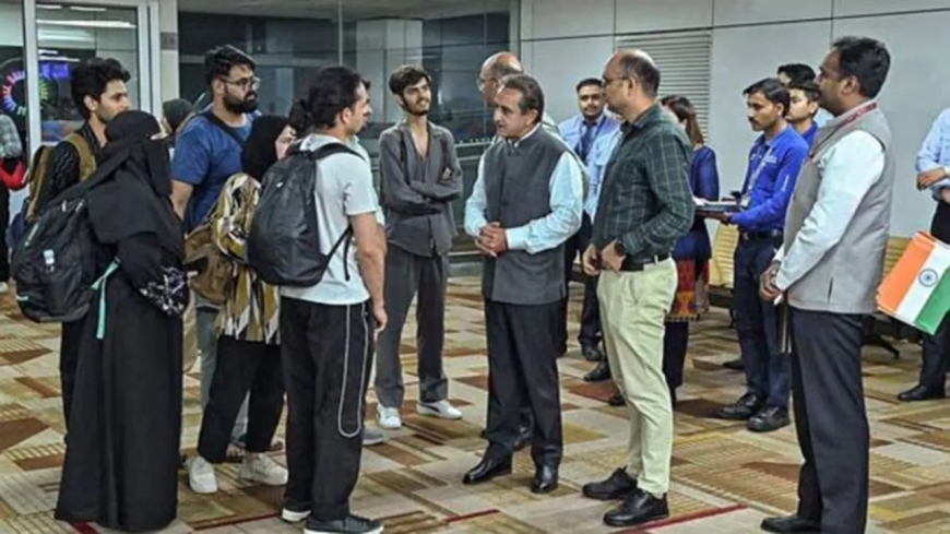 ഇറാൻ-ഇസ്രയേല്‍ സംഘര്‍ഷം ; ഇന്ത്യക്കാരെ തിരികെയെത്തിക്കാൻ മൂന്ന് വിമാനങ്ങള്‍, ഇന്ത്യക്കായി മാത്രം വ്യോമപാത തുറന്ന് ഇറാൻ