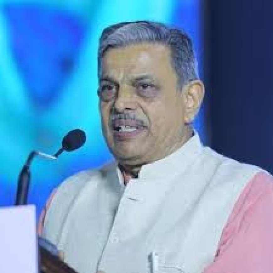 ഭരണഘടനയുടെ ആമുഖത്തിലെ  സോഷ്യലിസ്റ്റ്, മതേതരത്വം എന്നീ പദങ്ങള്‍ നീക്കണമെന്ന്   ആര്‍എസ്എസ്