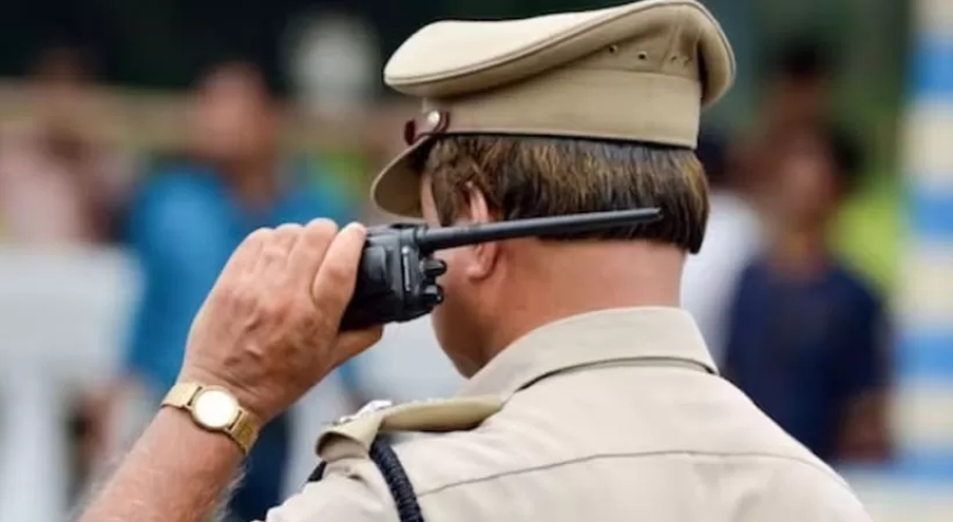 മുഖ്യമന്ത്രിയെ നമ്പർ പ്ലേറ്റില്ലാത്ത വാഹനത്തിൽ പിന്തുടർന്ന അഞ്ചുപേരെ പൊലീസ് പിടികൂടി