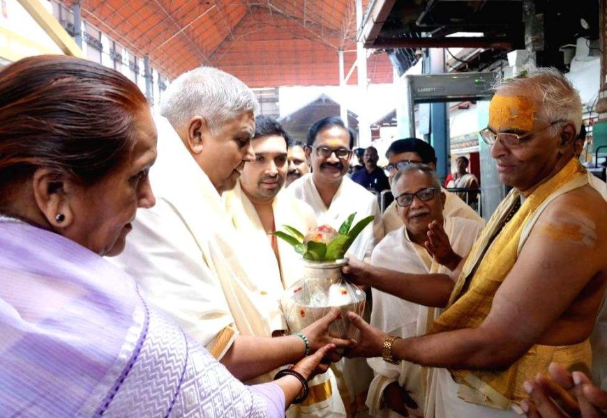 Vice President offers prayers at Guruvayur temple