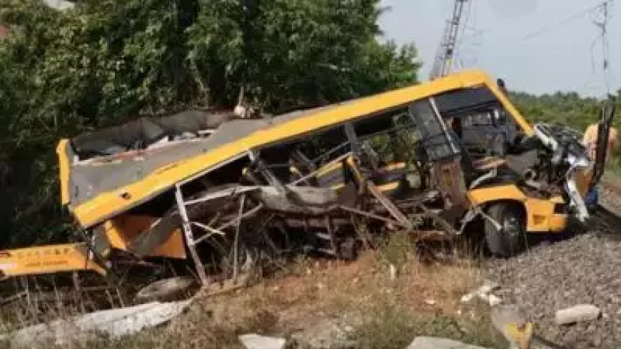 തമിഴ്നാട്ടിൽ സ്വകാര്യ സ്കൂൾ വാനിൽ ട്രെയിൻ ഇടിച്ച് അപകടം; അഞ്ച് വിദ്യാർത്ഥികൾ മരിച്ചു