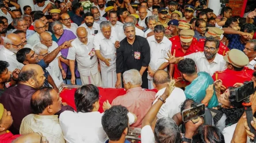 വിപ്ലവ സൂര്യനെ യാത്രയാക്കാൻ ജനസാഗരം