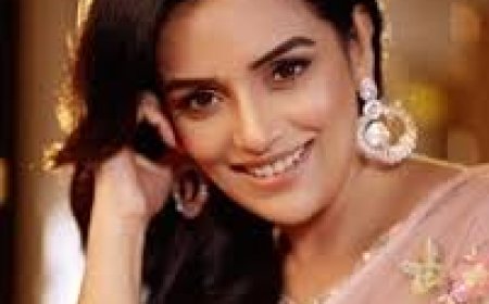 ശ്വേതാ മേനോനെതിരായ കേസിലെ തുടർനടപടികൾ തടഞ്ഞ് ഹൈക്കോടതി