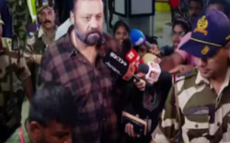 'സഹായിച്ചതിന് നന്ദി';  തൃശൂരിൽ ചോദ്യങ്ങളോട് പ്രതികരിക്കാതെ സുരേഷ് ഗോപി