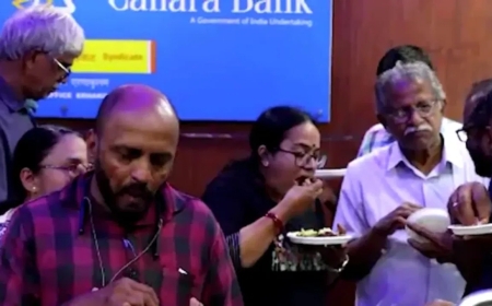 ബീഫ് നിരോധിച്ച് മാനേജര്; പിന്നാലെ ബാങ്കിന് മുന്നില്  ജീവനക്കാരുടെ ബീഫ് ഫെസ്റ്റ്