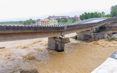 Life remains adversely affected in Jammu division, Jammu-Srinagar highway closed for 5th day, rail traffic disrupted