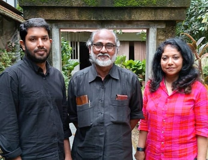 'പ്രതിമുഖി'  നാടകം ജോൺ ടി വേക്കൻ സംവിധാനം ചെയ്യും