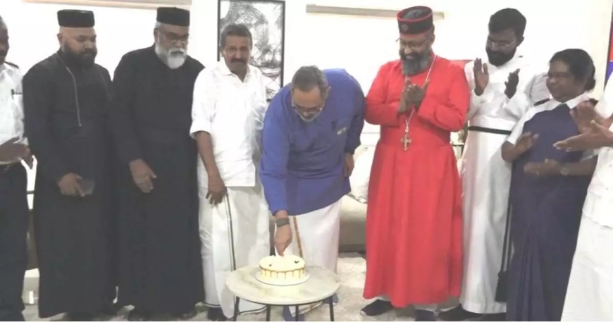 കന്യാസ്ത്രീകളെ വിട്ടയച്ചതിൽ  ചന്ദ്രശേഖറിന് ന് കേക്കുമായി ക്രൈസ്തവ നേതാക്കൾ
