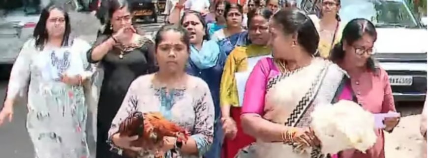 രാഹുല് മാങ്കൂട്ടത്തിലിന്റെ ഓഫീസിലേയ്ക്കുള്ള മാര്ച്ചില് കോഴി ചത്തു; മഹിളാ മോര്ച്ച പ്രവര്ത്തകര്ക്കെതിരെ കേസ്