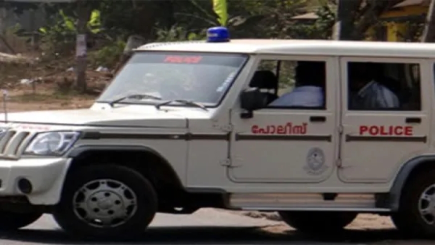 എസ് പി അര്ദ്ധരാത്രി മോശം സന്ദേശങ്ങൾ അയച്ചെന്ന് വനിതാ എസ്ഐമാര് ; എസ്ഐമാര് തനിക്കെതിരെ ഗൂഢാലോചന നടത്തിയെന്ന് എസ്പി : പരാതിയിൽ അന്വേഷണം