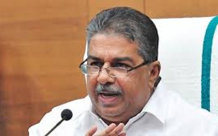 Minister Saji Cherian stops scooter at roadside eatery for tea & idlis