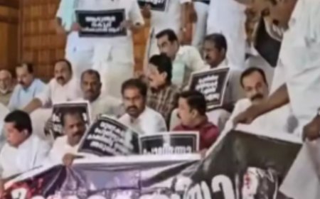 കസ്റ്റഡി മർദ്ദനത്തിൽ നടപടി വേണം:  സഭാകവാടത്തിൽ പ്രതിപക്ഷത്തിന്റെ  നിരാഹാരസമരം