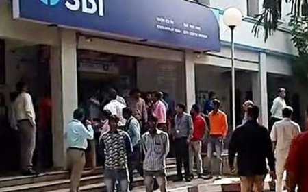 കര്ണാടകയില് വന് ബാങ്ക് കൊള്ള: മുഖംമൂടി ധരിച്ചെത്തി, മാനേജരെയും ജീവനക്കാരെയും കെട്ടിയിട്ടു; ബാങ്കില് നിന്ന് എട്ടുകോടിയും 50 പവനും കവര്ന്നു