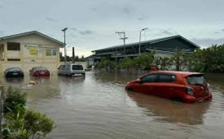 Super typhoon hits Philippines as thousands evacuate
