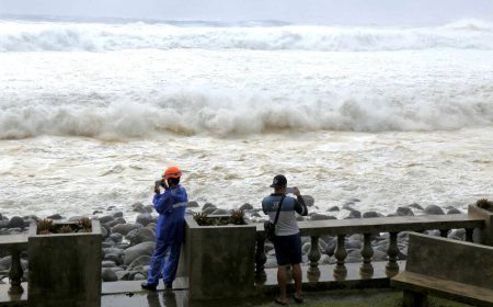 Hong Kong shuts down ahead of world's biggest typhoon this year
