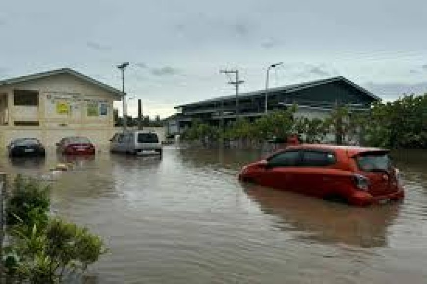 Super typhoon hits Philippines as thousands evacuate