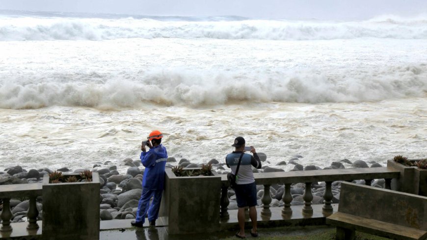 Hong Kong shuts down ahead of world's biggest typhoon this year