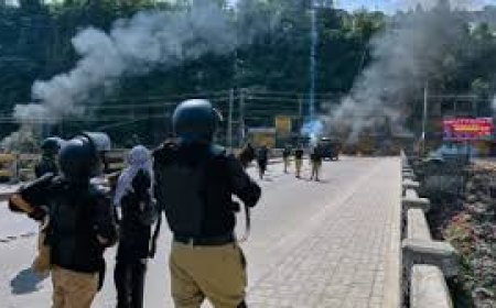 പാക്ക് അധിനിവേശ കശ്മീരില് സംഘര്ഷം രൂക്ഷം ; സൈനിക നടപടിയില് എട്ട് സിവിലിയന്മാര് കൊല്ലപ്പെട്ടു