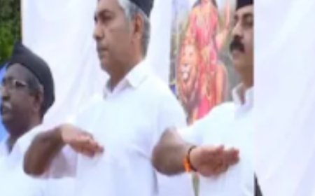 മുൻ ഡിജിപി ജേക്കബ് തോമസ്  ആർ എസ് എസ് പദസഞ്ചലനത്തിൽ