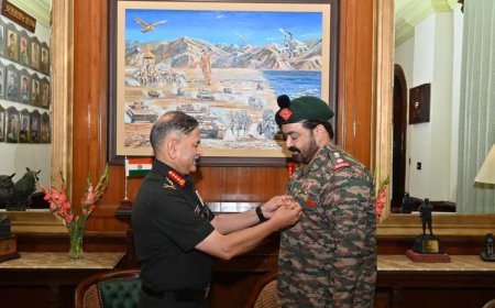 Mohanlal meets Army Chief in Delhi, receives commendation for Dadasaheb Phalke win