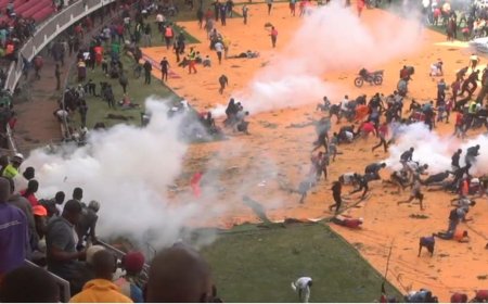 Kenya police fire shots at crowds gathered to see body of ex-PM Odinga