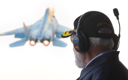 PM spends Diwali onboard indigenous aircraft carrier he dedicated to nation 3 years ago
