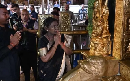 രാഷ്ട്രപതിയുടെ മാളികപ്പുറം ക്ഷേത്ര ദർശന ചിത്ര വിവാദം; ചിത്രം എക്സിൽനിന്ന് നീക്കി രാഷ്ട്രപതിഭവൻ