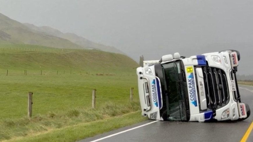 Strong winds in New Zealand leave tens of thousands without power