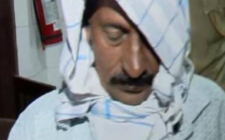 ട്രെയിനിന്‍റെ വാതിലിൽ നിന്ന് മാറാത്തതിന് പിന്നിൽ നിന്ന് ചവിട്ടി; വധശ്രമത്തിന് കേസ്