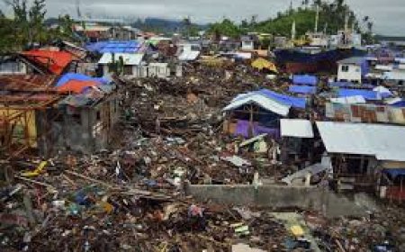 Storm declared 'super typhoon' as it hits Philippines