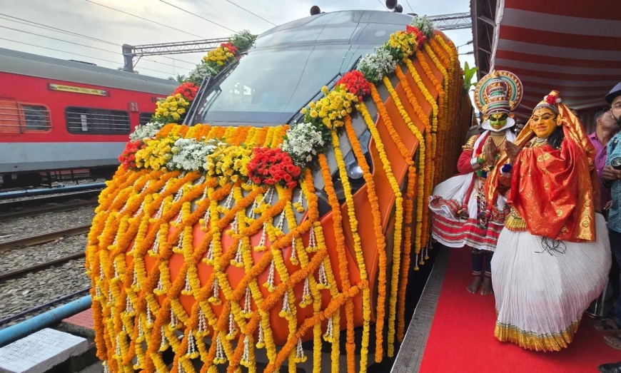 എറണാകുളം- ബെംഗളുരു വന്ദേഭാരത് പ്രധാനമന്ത്രി ഫ്ലാഗ് ഓഫ് ചെയ്തു