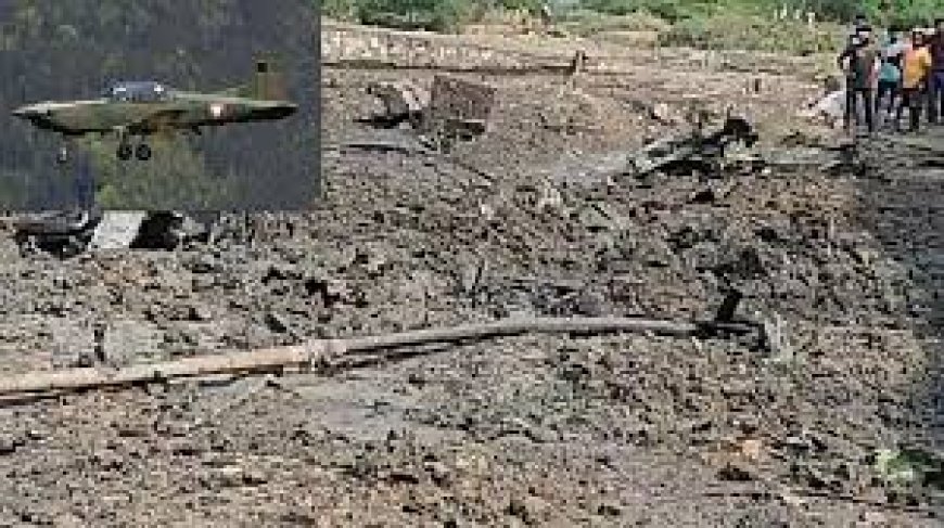 വ്യോമസേനയുടെ വിമാനം തകർന്നു; പൈലറ്റ്  അത്ഭുതകരമായി രക്ഷപെട്ടു