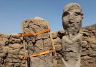 Archaeologists find a life-size human statue hidden 12,000 years ago