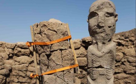 Archaeologists find a life-size human statue hidden 12,000 years ago