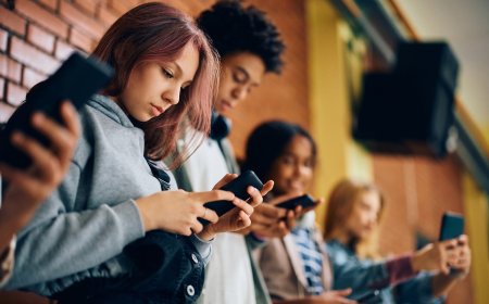 Australian teens navigate new world without social media as ban takes effect