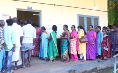 തദ്ദേശ തിരഞ്ഞെടുപ്പ് രണ്ടാംഘട്ട വോട്ടെടുപ്പിൽ വടക്കന്‍ കേരളം വിധിയെഴുതുന്നു;  ഒന്നര മണിയോടെ  പോളിങ്  50 % പിന്നിട്ടു