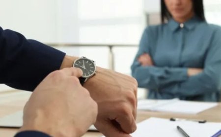 Woman fired after repeatedly arriving 40 minutes early at office, court backs employer