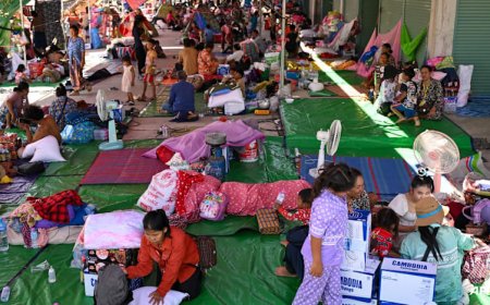 Cambodia shuts border crossings with Thailand as fighting continues