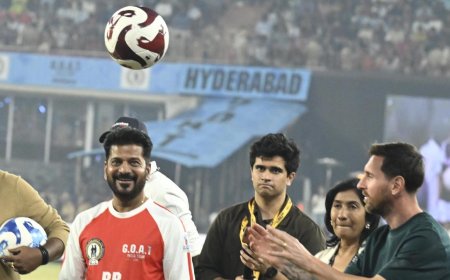 മെസിക്കൊപ്പം പന്ത് തട്ടി തെലങ്കാന മുഖ‍്യമന്ത്രി